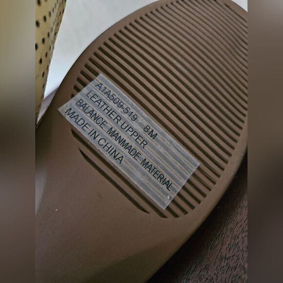 Appleseed's Genuine Leather Yellow Floral Slip-on Flats-Size 8 - Picture 6 of 7